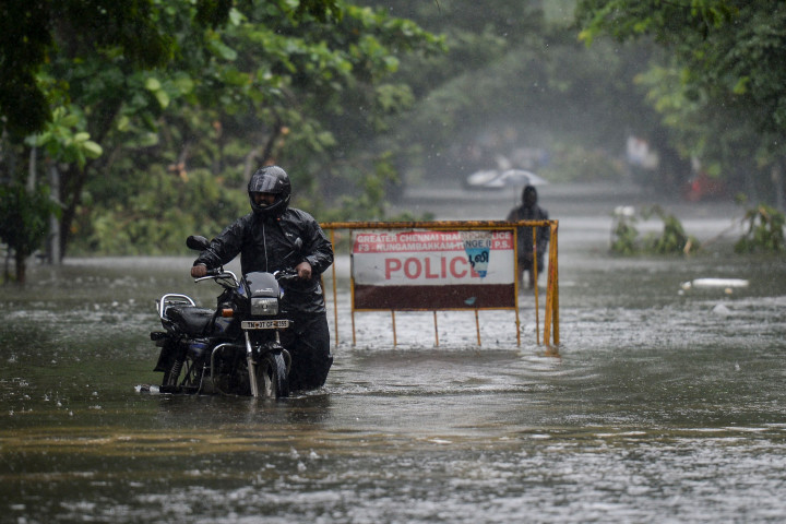 Departemen Meteorologi India memperkirakan bahwa hujan ringan hingga menengah mengguyur sebagian besar wilayah yang terkena dampak, dengan disertai banjir di beberapa ruas jalan dan di area dataran rendah.