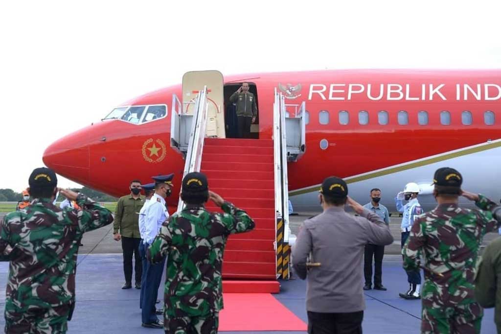 Jokowi beserta rombongan lepas landas dari Pangkalan TNI AU Halim Perdanakusuma, Jakarta, dengan menggunakan Pesawat Kepresidenan Indonesia-1 sekitar pukul 06.30 WIB.