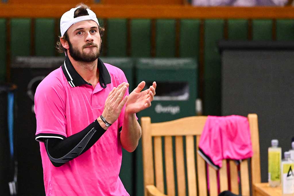 Paul, peringkat 52, mengalahkan juara Grand Slam tiga kali Murray dalam permainan tiga gim dengan skor 6-2, 3-6, 6-3.