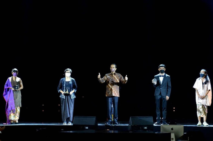  Presiden Joko Widodo menghadiri Malam Anugerah Piala Citra Festival Film Indonesia (FFI) 2021, di Jakarta Convention Center, Senayan, Jakarta, Rabu, 10 November 2021 malam. Presiden merasa bangga atas prestasi film Indonesia di tengah pandemi.