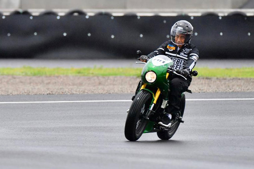 Menurut informasi, motor yang dikendarai Presiden merupakan motor Kawasaki W175. Motor itu tampak telah dimodifikasi dengan gaya Bobber yang juga bernuansa Cafe Racer yang dimofikasi oleh bengkel Katror Garage.