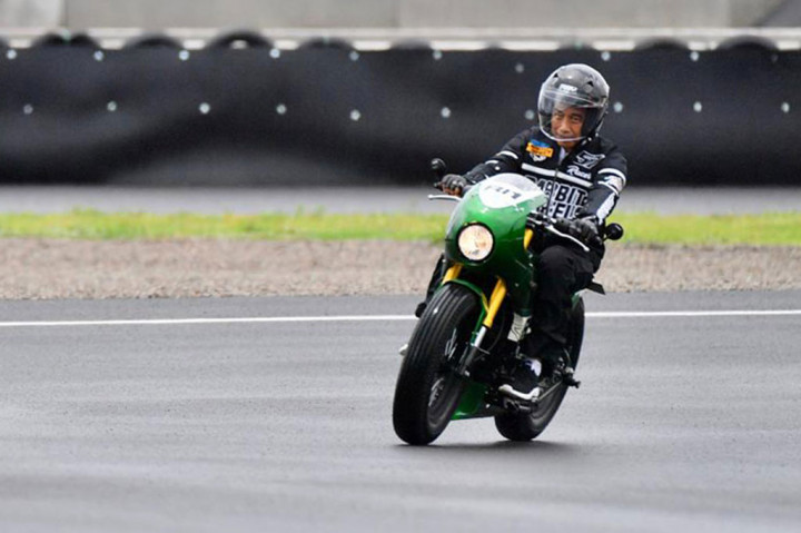 Menurut informasi, motor yang dikendarai Presiden merupakan motor Kawasaki W175. Motor itu tampak telah dimodifikasi dengan gaya Bobber yang juga bernuansa Cafe Racer yang dimofikasi oleh bengkel Katror Garage.