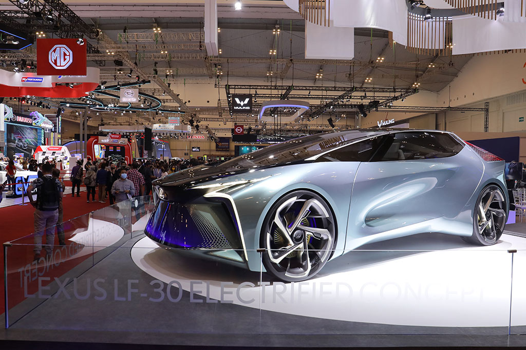 Demi menunjukkan visi elektrifikasi Lexus Electrified, pabrikan mobil mewah Lexus memamerkan LF-30 Electrified Concept untuk memberikan gambaran kepada konsumen tentang teknologi mobil di masa depan, yakni autonomous driving. Lexus juga membawa New Lexus ES Hybrid dan Lexus UX 300e.