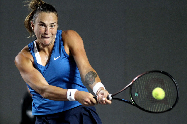 Badosa sempat tertinggal 2-4 pada set pertama tetapi petenis Spanyol itu mampu menahan kekuatan awal Sabalenka untuk merebut set pembuka.