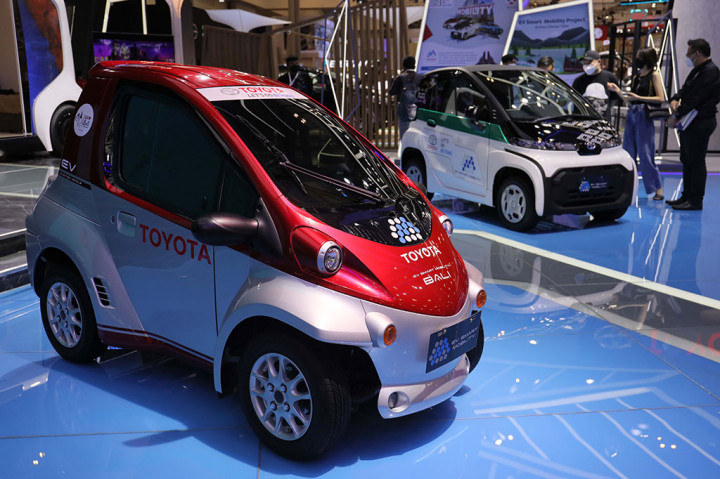  Mobil listrik menjadi daya tarik tersendiri pada setiap pameran otomotif, baik karena desainnya yang unik dan futuristik, juga karena teknologinya dinilai baru khususnya untuk konsumen di Indonesia.
