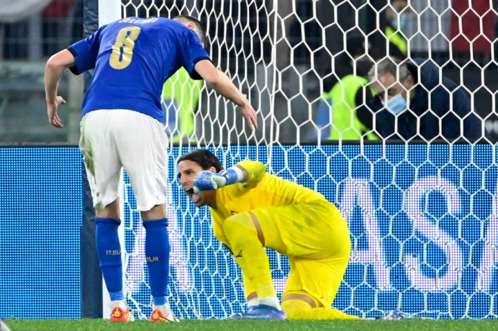 Jorginho membuang kesempatan untuk memenangkan tim nasional Italia atas Swiss dalam laga lanjutan Grup C Kualifikasi Piala Dunia 2022 zona Eropa, di Stadion Olimpico, Roma, Sabtu, 13 November 2021 dini har WIB. Laga kedua tim berakhir imbang 1-1.