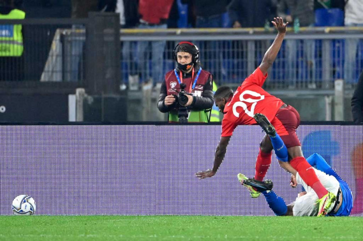 Gli Azzurri mendapat hadiah penalti di penghujung waktu normal setelah Domenico Berardi dijatuhkan  Ulisses Garcia di kotak terlarang dalam situasi serangan balik Italia.