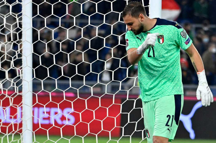 Kegagalan Jorginho itu bahkan nyaris dibayar mahal oleh Italia sebab pada menit ketiga injury time kiper Gianluigi Donnaruma gagal mengantisipasi umpan silang Denis Zakaria dan bola liar disambar oleh Andi Zeqiri. Beruntung bola berhasil dihalau Giovanni Di Lorenzo tepat di garis gawang.