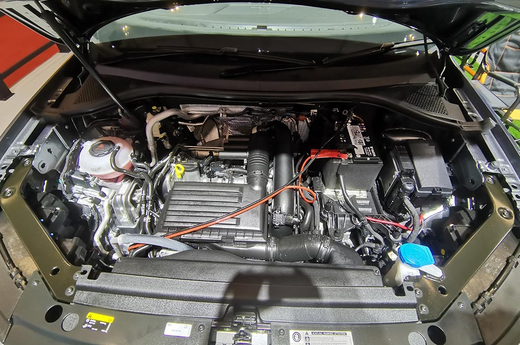 Tiguan Allspace mengusung mesin 1.4 TSI yang mampu menghasilkan tenaga puncak 152 daya kuda dan torsi 250 Nm dengan transmisi otomatis 6-speed kopling ganda (DSG) plus triptonic. Dapur pacu ini memberikan kemampuan berakselerasi 0 – 100 km/jam dalam waktu 9,5 detik, dan kecepatan puncak hingga 202 km/jam.