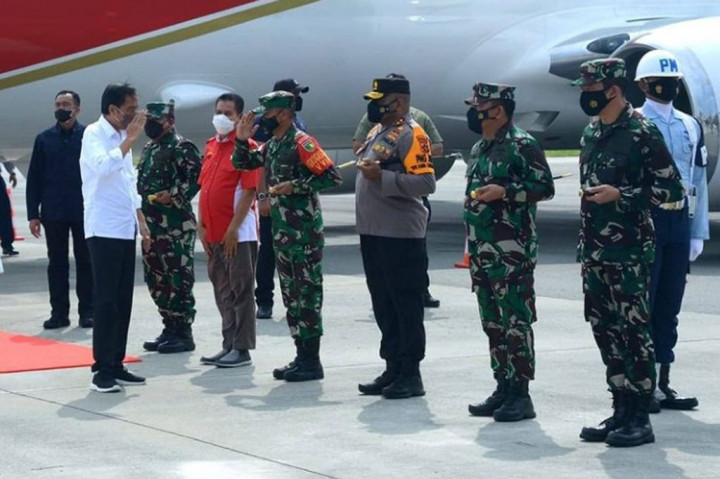 Setibanya di Papua, Presiden Jokowi diagendakan menyaksikan sejumlah pertandingan Pekan Paralimpik Nasional (Peparnas) XVI Papua Tahun 2021 yang tengah berlangsung di Gelanggang Olahraga (GOR) Trikora dan GOR Cendrawasih, Kota Jayapura.