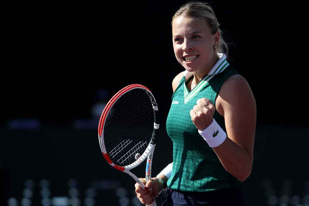 Unggulan kedelapan tersebut melanjutkan tren positifnya di turnamen pengujung musim dengan mencatatkan kemenangan ke-12 secara beruntun dan memastikan diri finis di posisi dua teratas fase penyisihan Grup Teotihuacan WTA Finals.