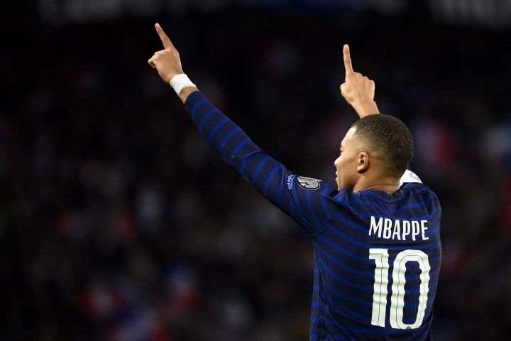 Mbappe membuka keunggulan Prancis pada menit keenam yang langsung digandakannya enam menit kemudian.