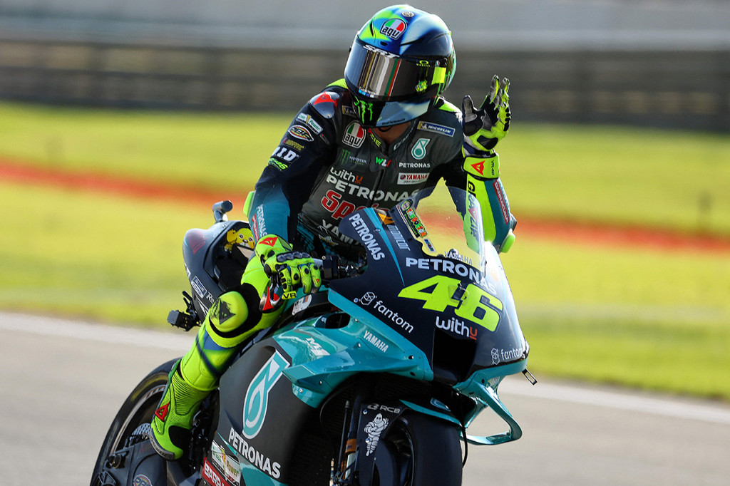 Valentino Rossi mengakhiri babak kualifikasi dengan cukup impresif dengan start dari posisi 10 pada balapan MotoGP Valencia 2021.
