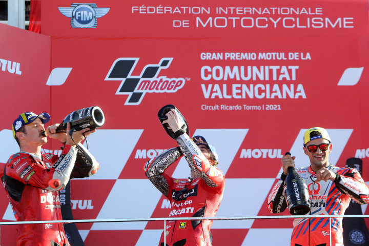 Ada di posisi ketiga rekan setim Bagnaia, Jack Miller.