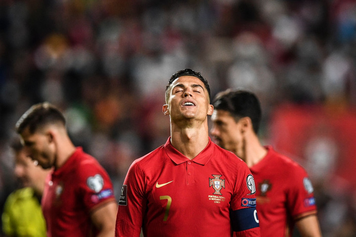 Portugal harus melewati babak play-off untuk lolos ke Piala Dunia 2022, setelah A Selecao takluk dramatis 1-2 dari Serbia lewat gol di menit ke-90.