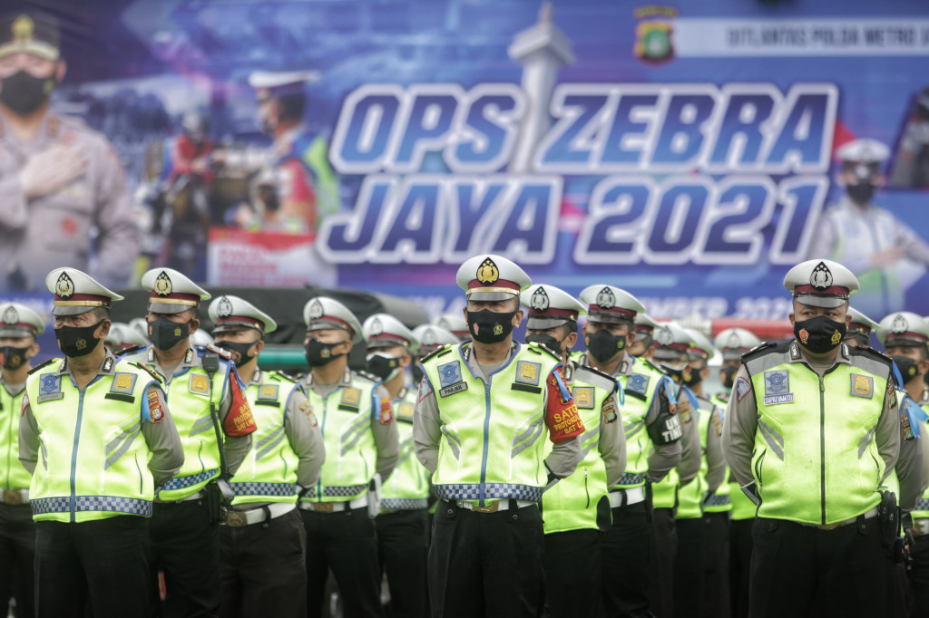Selain pihak kepolisian, Operasi Zebra Jaya 2021 ini juga melibatkan aparat gabungan dari TNI, Dishub DKI, dan Satpol PP DKI. 