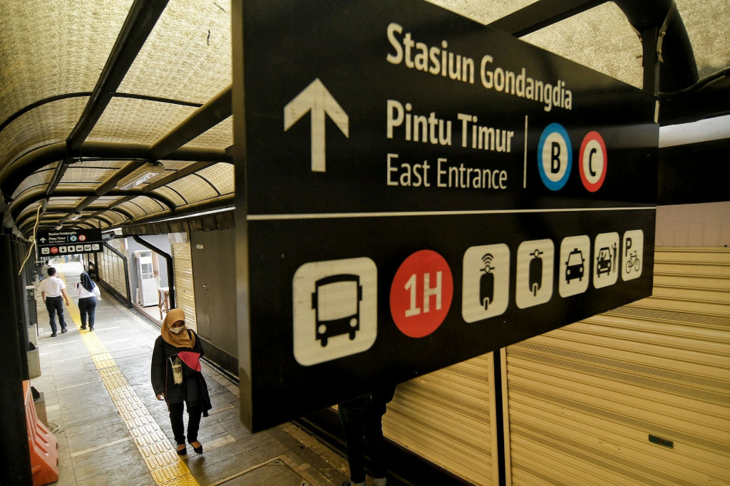 Pemprov DKI Jakarta bekerjasama dengan PT KCI melakukan penataan di Stasiun Gondangdia.