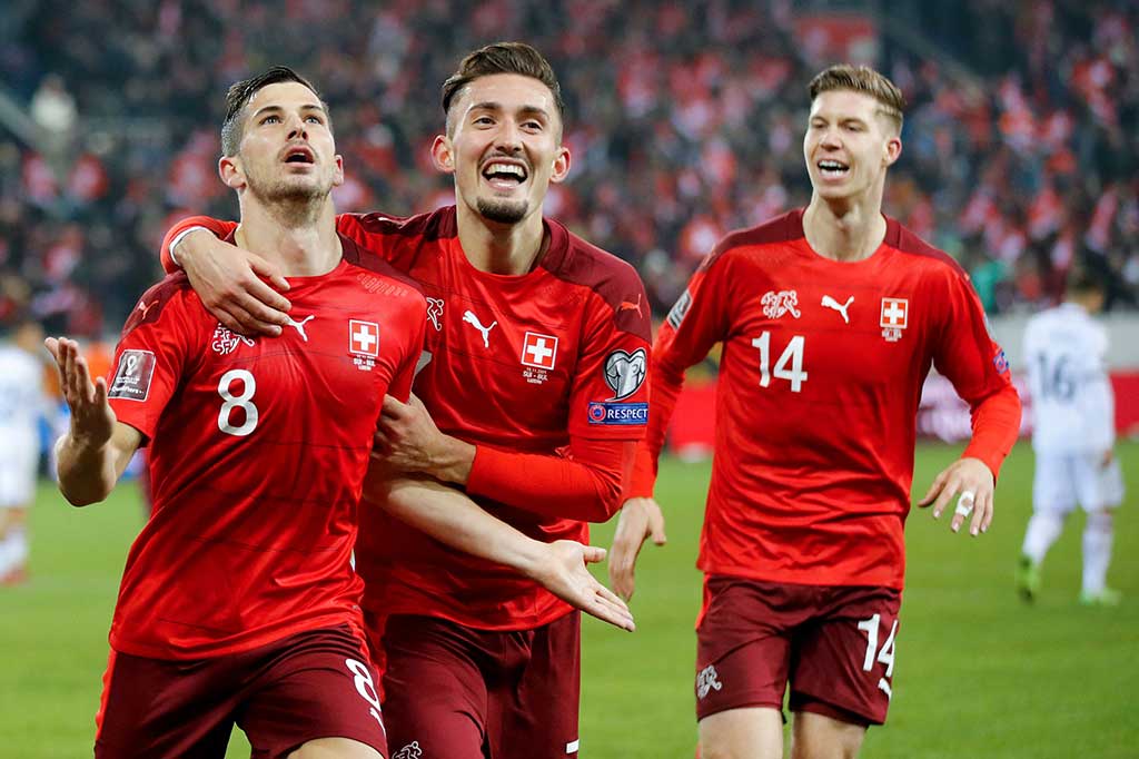 Remo Freuler menggenapi kemenangan timnya menjadi 4-0 di masa injury time.