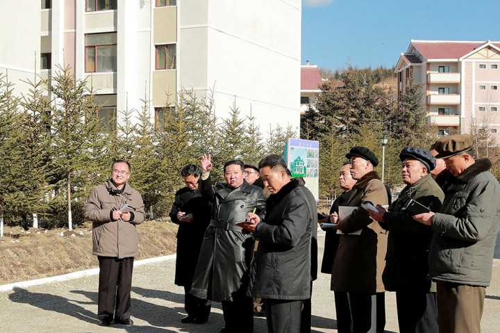 Kota berkembang itu berada di dekat Gunung Paektu, gunung suci tempat keluarga Kim mengklaim akar keturunannya. Kim telah melakukan beberapa kunjungan sejak 2018, dengan kantor berita resmi KCNA menggembar-gemborkannya sebagai 'lambang peradaban modern Korut'.