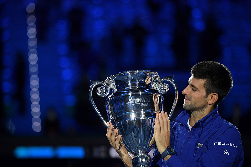 Momen angkat trofi tersebut merupakan ketujuh kalinya bagi Djokovic, yang menurut laman ATP Tour, sekaligus memecahkan rekor dalam sejarah peringkat ATP sejak 1973.