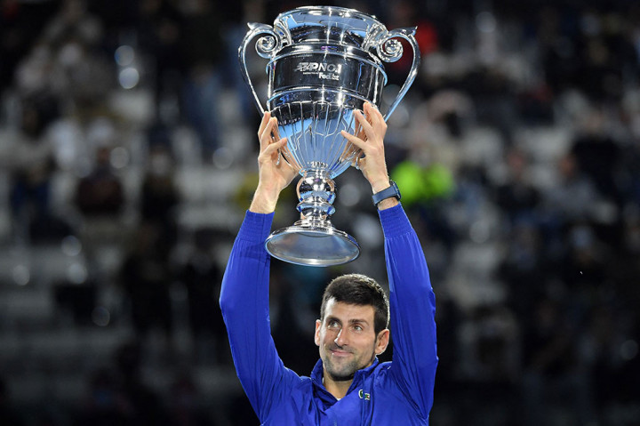 Petenis berusia 34 tahun, yang memenangi tiga turnamen besar tahun ini -- Australian Open, Roland Garros dan Wimbledon -- itu mencatatkan 49 kali menang dan enam kali kalah pada musim ini.