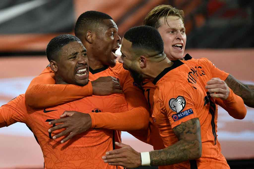 Berawal dari umpan Arnaut Danjuma, Steven Bergwijn mendapatkan ruang yang cukup terbuka lebar untuk melepaskan tembakan yang tak memberi kesempatan kiper Orjan Nyland bereaksi. Skor 1-0 untuk tuan rumah.