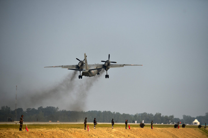 Tetapi pemerintah merencanakan membangun 12 lainnya demi mengangkat kemampuan militernya dalam menghadapi ketegangan yang meningkat dengan Tiongkok dan memperdalam hubungan pertahanan dengan Amerika Serikat dan negara-negara Barat lainnya.