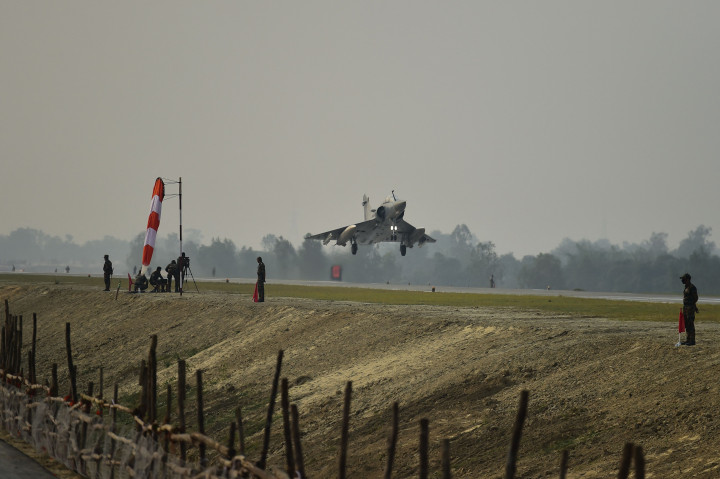 Jalan tol Purvanchal sepanjang hampir 350 kilometer yang diresmikan oleh Modi, juga merupakan bagian dari dorongan multi-miliar dolar untuk meningkatkan jaringan jalan India yang kurang berkembang.