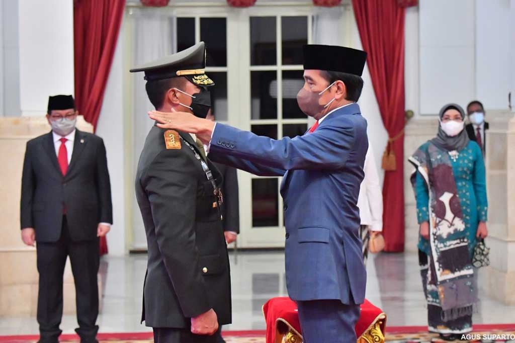 Presiden Joko Widodo melantik Jenderal Andika Perkasa menjadi Panglima TNI menggantikan Marsekal Hadi Tjahjanto. Pelantikan tersebut berdasarkan Keputusan Presiden (Keppres) Nomor 106 TNI Tahun 2021 tentang Pemberhentian dan Pengangkatan Panglima TNI yang ditetapkan pada tanggal 17 November 2021.