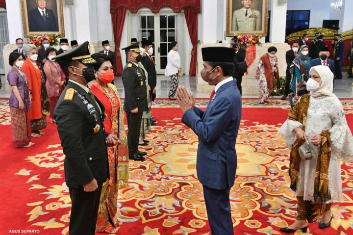 Hadir dalam acara pelantikan tersebut, antara lain Ibu Negara Iriani Jokowi, Wakil Presiden Ma'ruf Amin, presiden ke-5 RI Megawati Soekarnoputri, dan mantan Panglima TNI Marsekal Hadi Tjahjanto.