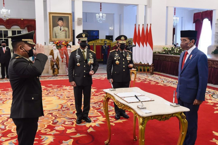Presiden Joko Widodo resmi melantik Letjen Dudung Abdurachman menjadi Kepala Staf Angkatan Darat (KSAD).