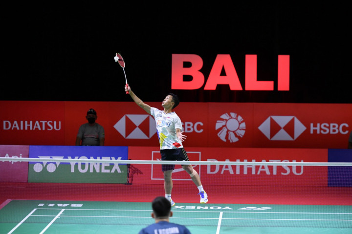 Bertanding di Bali International Convention Center, Nusa Dua, Rabu, 17 November 2021, Ginting kalah rubber game 21-19, 14-21, 13-21 dalam waktu 66 menit.