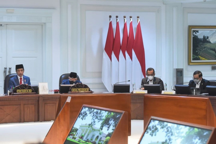 Menghadapi akhir tahun 2021, Presiden Jokowi meminta jajarannya untuk mempercepat realisasi belanja pemerintah baik melalui APBN maupun APBD.