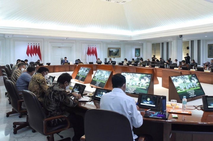 Jokowi mengungkapkan, realisasi Program Perlindungan Sosial baru mencapai 77 persen dari Daftar Isian Pelaksana Anggaran (DIPA), Program Padat Karya 67 persen, sementara Program Dukungan untuk UMKM dan Korporasi 60 persen.