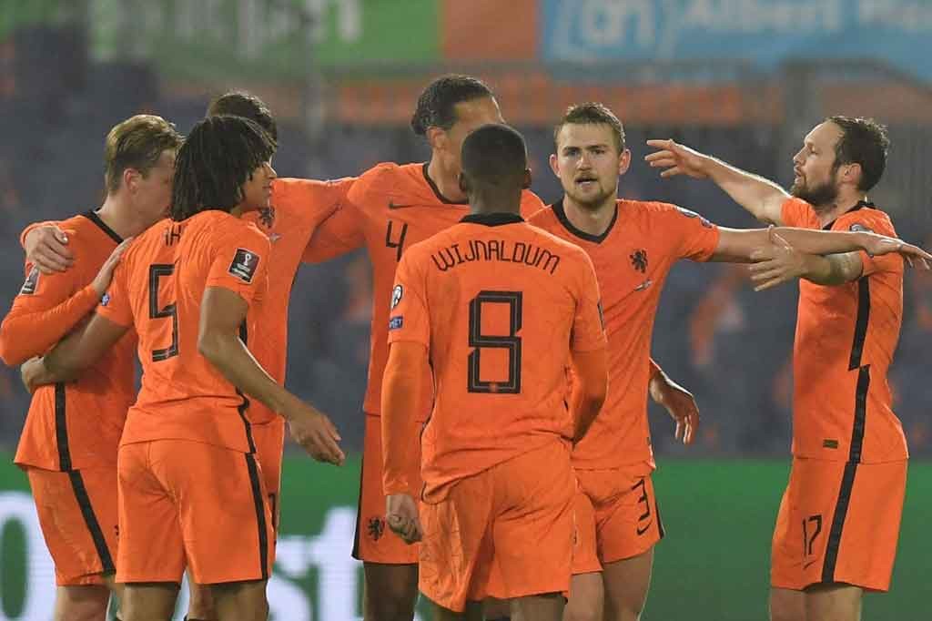Tim nasional Belanda akhirnya lolos putaran final Piala Dunia 2022 di Qatar usai memenangi pertandingan penutup di Grup G kualifikasi zona Eropa, Rabu, 17 November 2021 dini hari WIB. Menjamu Norwegia di Stadion De Kuip, Rotterdam, De Oranje meraih kemenangan 2-0.