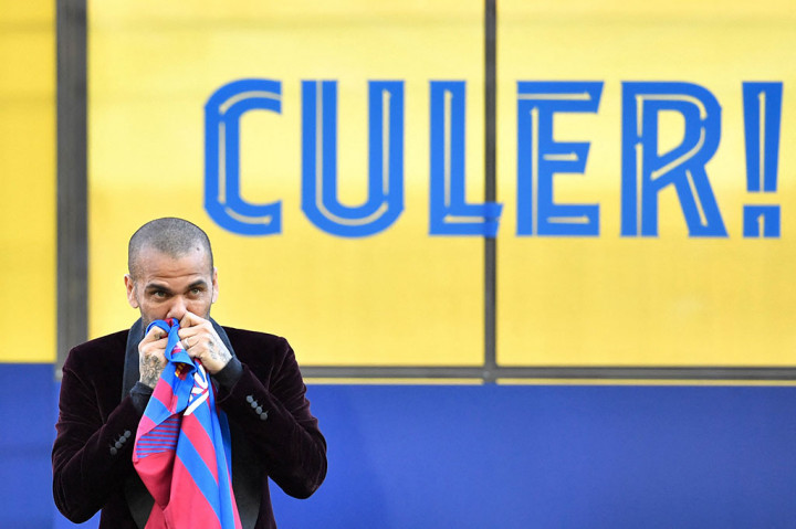 “Tapi saya di sini lagi, masih menjalani mimpi. Anda membuat saya merasa istimewa, seperti salah satu dari Anda. Ini adalah sesuatu yang tidak akan pernah berubah. Hidup Barca, panjang umur Catalunya, panjang umur para ibu yang melahirkan kalian semua.