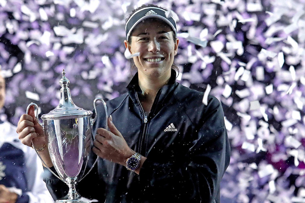 Garbine Muguruza mengalahkan Anett Kontaveit 6-3, 7-5, untuk menjadi petenis Spanyol pertama yang memenangi turnamen WTA Finals, penutup musim elit di Guadalajara, Meksiko, Rabu, 17 November 2021 waktu setempat.