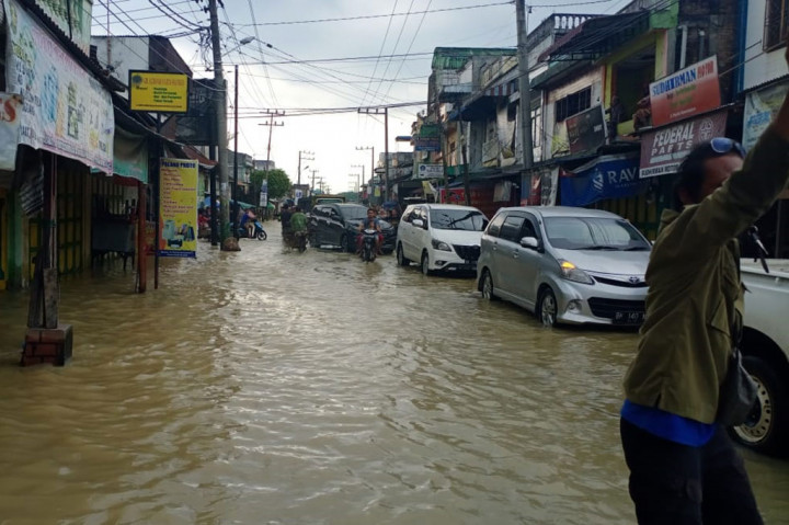 Laporan BPBD Kabupaten Serdang Bedagai menyebutkan banjir terjadi setelah hujan lebat mengguyur merata wilayahnya sehingga menyebabkan debit air Sungai Belutu dan Sungai Hitam meluap. Peristiwa tersebut terjadi sekitar pukul 01.00 waktu setempat. Tinggi muka air saat itu berkisar 30 – 80 cm.