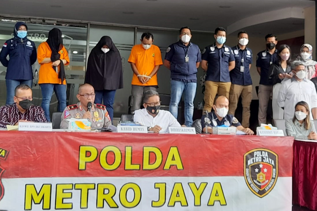 Nirina menambahkan bahwa hingga saat ini tidak ada sedikit pun kata maaf yang terucap dari RK. 