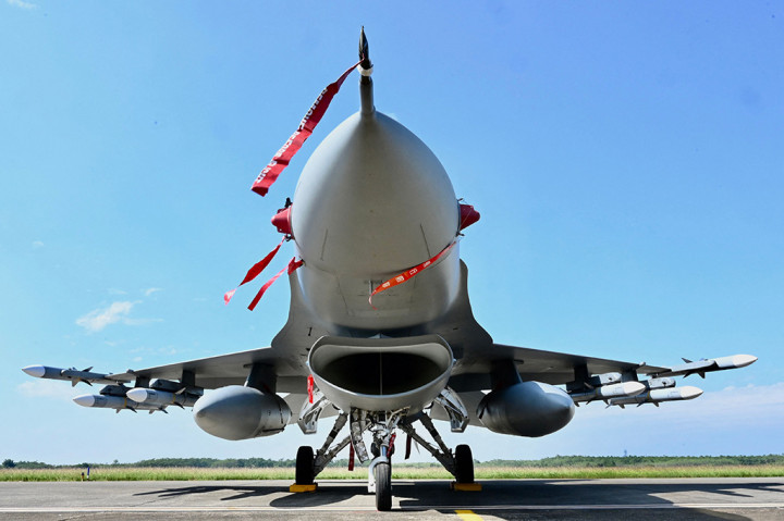 Pesawat-pesawat F-16 milik Taiwan itu telah ditambah kemampuannya dengan bantuan AS. Dalam upacara di pangkalan angkatan udara Chiayi, Tsai mengatakan proyek tersebut menunjukkan komitmen yang kuat dalam kemitraan Taiwan dengan AS.