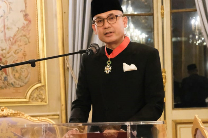 Dalam sambutannya saat menerima penghargaan tersebut, Dubes Tata menyampaikan bahwa berbagai kemajuan yang telah dicapai dalam hubungan Indonesia-Prancis, tidak lepas dari keberhasilan kedua negara untuk secara kreatif menjembatani perbedaan posisi dan prioritas untuk memajukan kepentingan bersama. “Kita berhasil bekerja beyond business as usual dalam memajukan hubungan bilateral”, kata Dubes Tata di hadapan puluhan tamu undangan.  