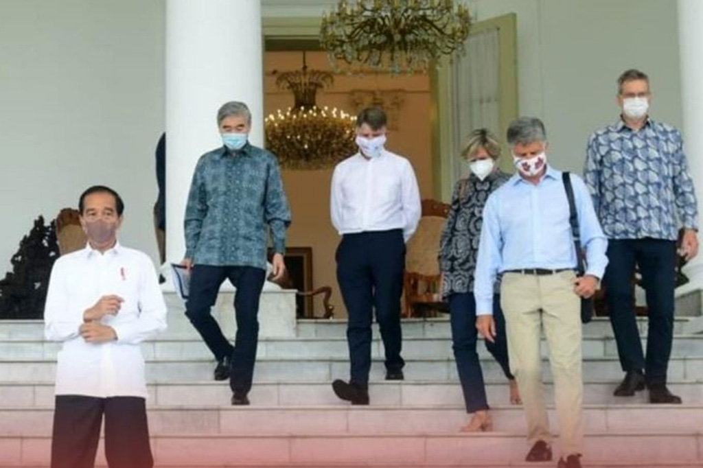 Presiden Joko Widodo (Jokowi) mengajak para duta besar negara sahabat untuk meninjau Persemaian Modern Rumpin, Kecamatan Rumpin, Kabupaten Bogor, Jawa Barat, Jumat, 19 November 2021.