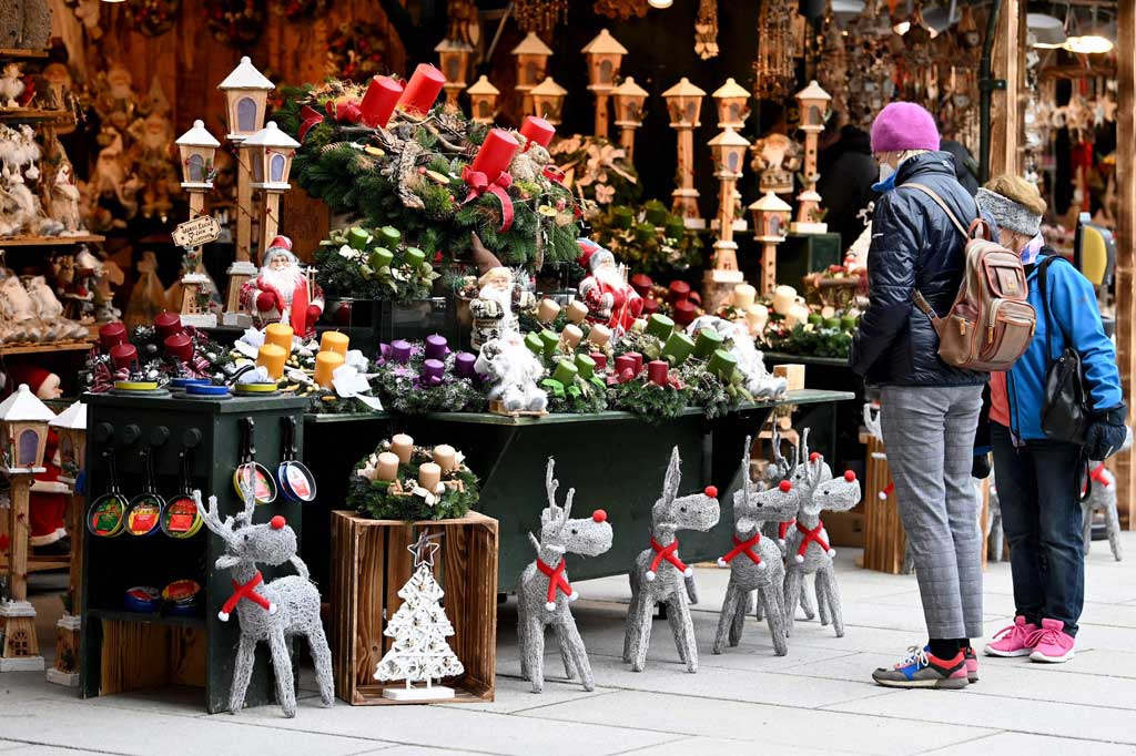 Austria pada Senin, 15 November menerapkan penguncian covid-19 bagi orang-orang yang tidak divaksin. Namun, sejak saat itu infeksi virus korona terus mencatat rekor baru.