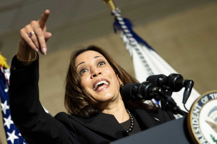 Presiden Amerika Serikat Joe Biden pada Jumat, 19 November 2021, secara singkat menyerahkan kekuasaan kepada Wakil Presiden Kamala Harris saat ia menjalani kolonoskopi.