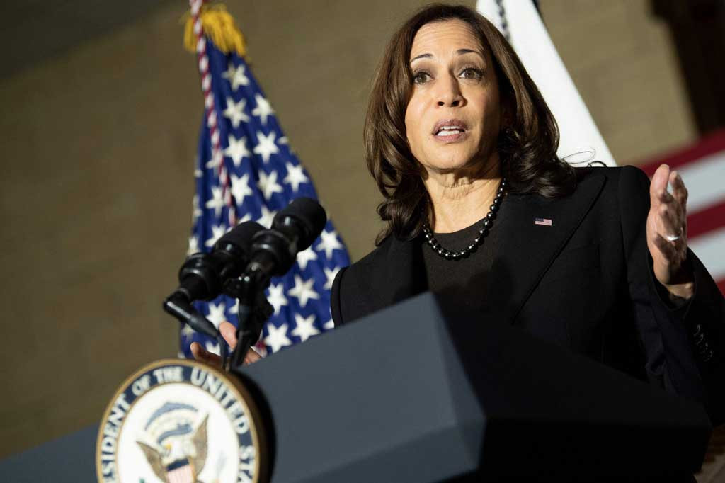 Penyerahan kekuasaan itu menjadikan Harris perempuan pertama yang mengambil alih jabatan presiden dalam sejarah AS.