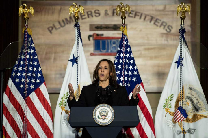 Biden, yang berasal dari Partai Demokrat, pada Jumat pukul 10.10 waktu setempat (22.10 WIB) mengabarkan kepada Kongres soal penyerahan kekuasaan tersebut, kata Gedung Putih.