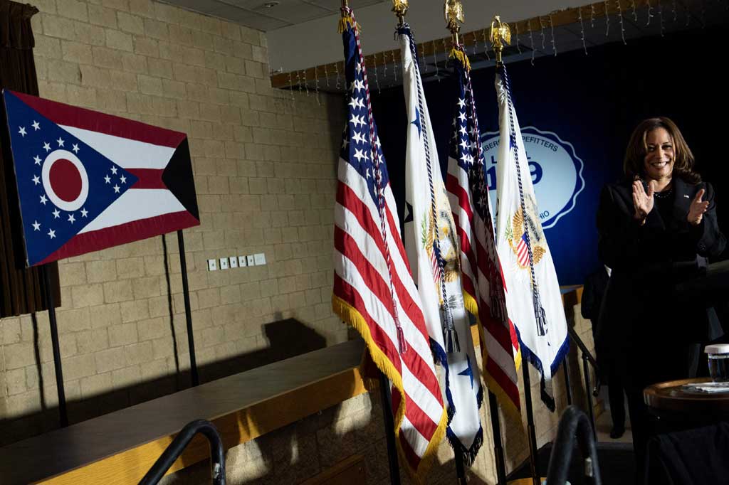 Penyerahan kekuasaan itu sendiri berlangsung saat Biden menjalani prosedur anestesi dalam rangka kolonoskopi. Selama masa prosedur itu, kata juru bicara Gedung Putih Jen Psaki, Harris bekerja dari kantornya di West Wing di Gedung Putih.