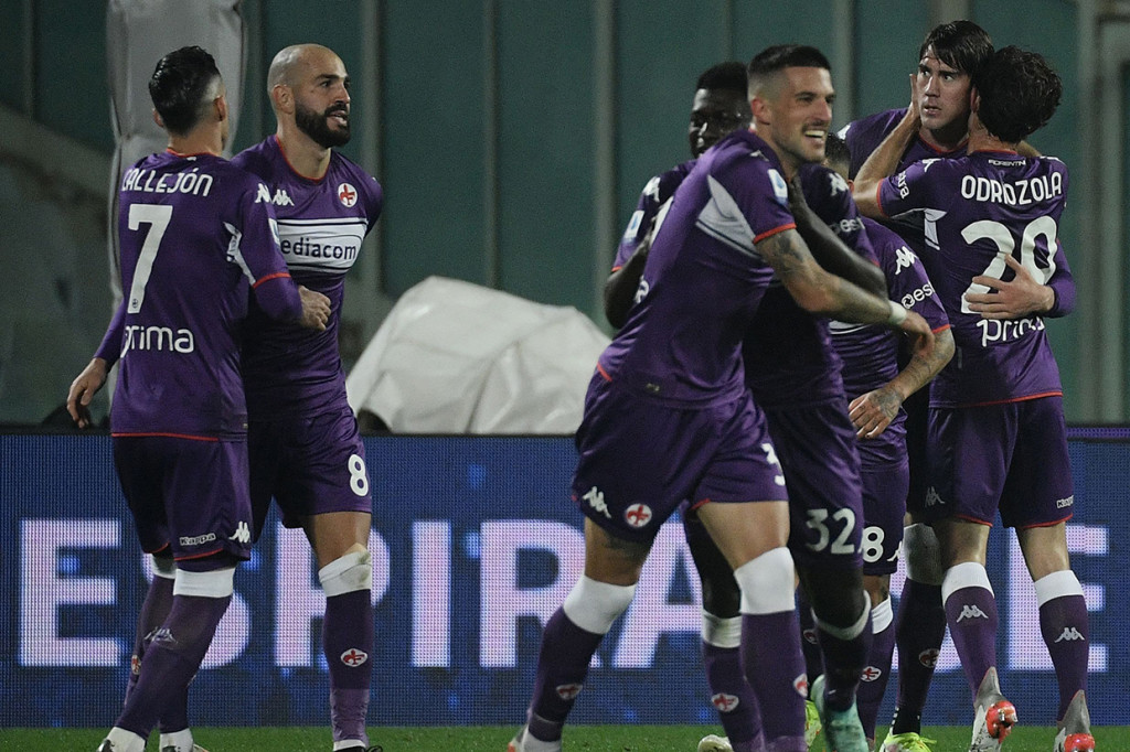 Drama tujuh gol terjadi saat Fiorentina menaklukkan AC Milan 4-3 di Artemio Franchi pada laga pekan ke-13 Serie A, Minggu, 21 November 2021, dini hari WIB.