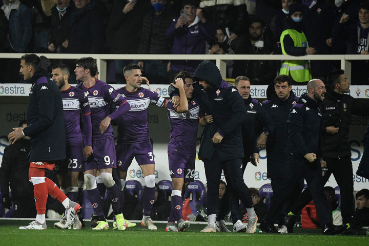 Sementara, Fiorentina naik ke peringkat keenam dengan raihan 21 poin. 