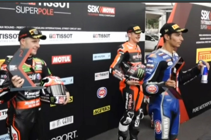 Pemuncak klasemen sementara World Superbike Toprak Razgatlioglu merebut pole position di Race 1 setelah tampil tercepat di babak kualifikasi Tissot Superpole di Sirkuit Mandalika, NTB, Sabtu, 20 November 2021.